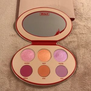 Fetish Blush Palette 🦄 CLOSET CLOSING 🦄